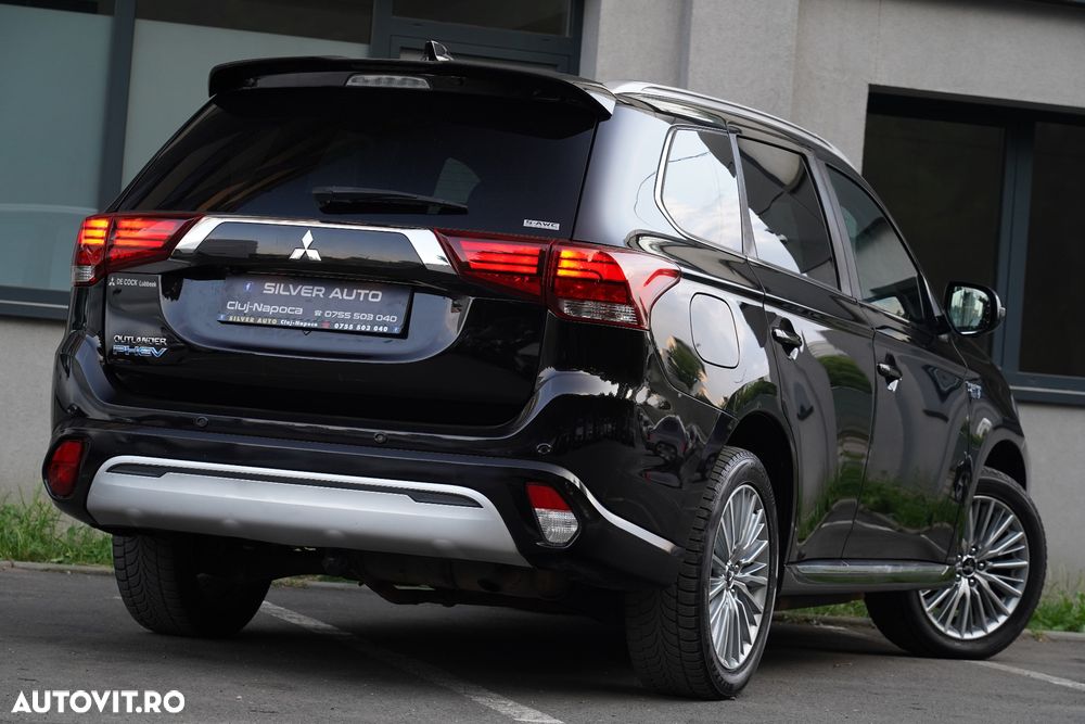 Mitsubishi Outlander ver-2-4-4wd-plug--in-hybrid-top - 27