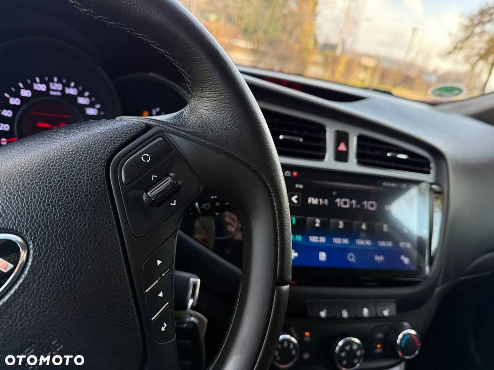 Kia Ceed 1.4 CRDi 90 SW Vision - 32