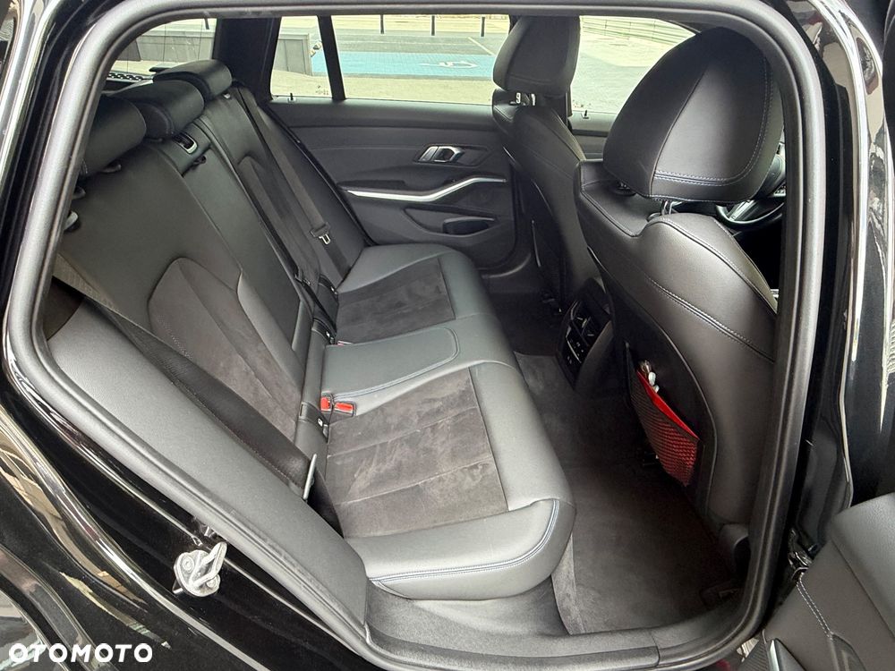 BMW Seria 3 320d xDrive MHEV M Sport sport - 26