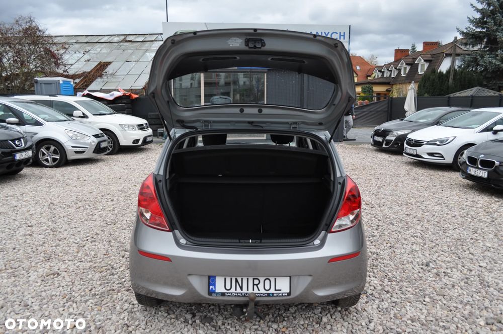 Hyundai i20 1.2 Fifa World Cup Edition - 18