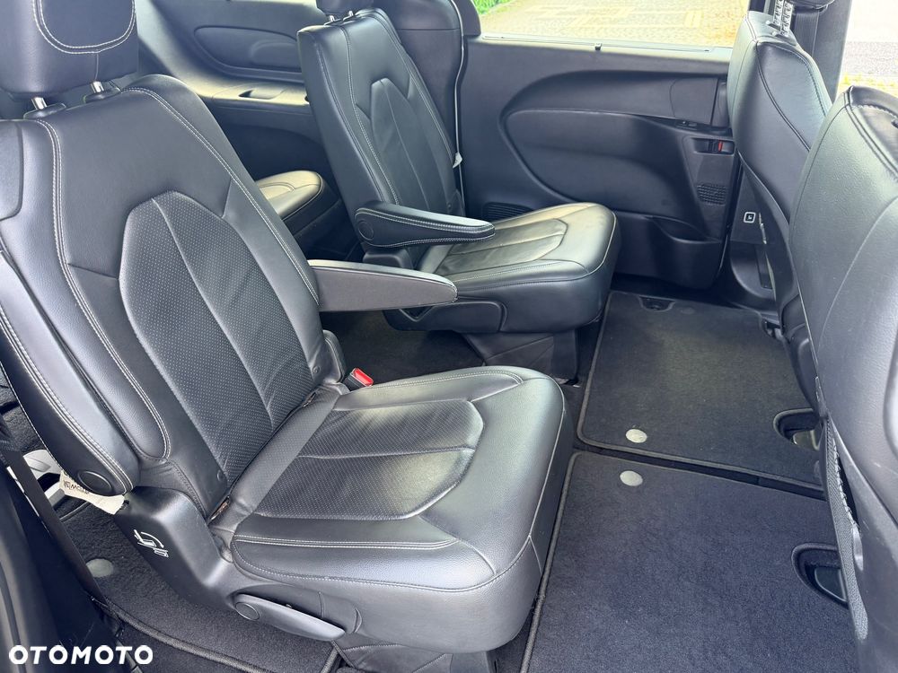 Chrysler Pacifica - 16