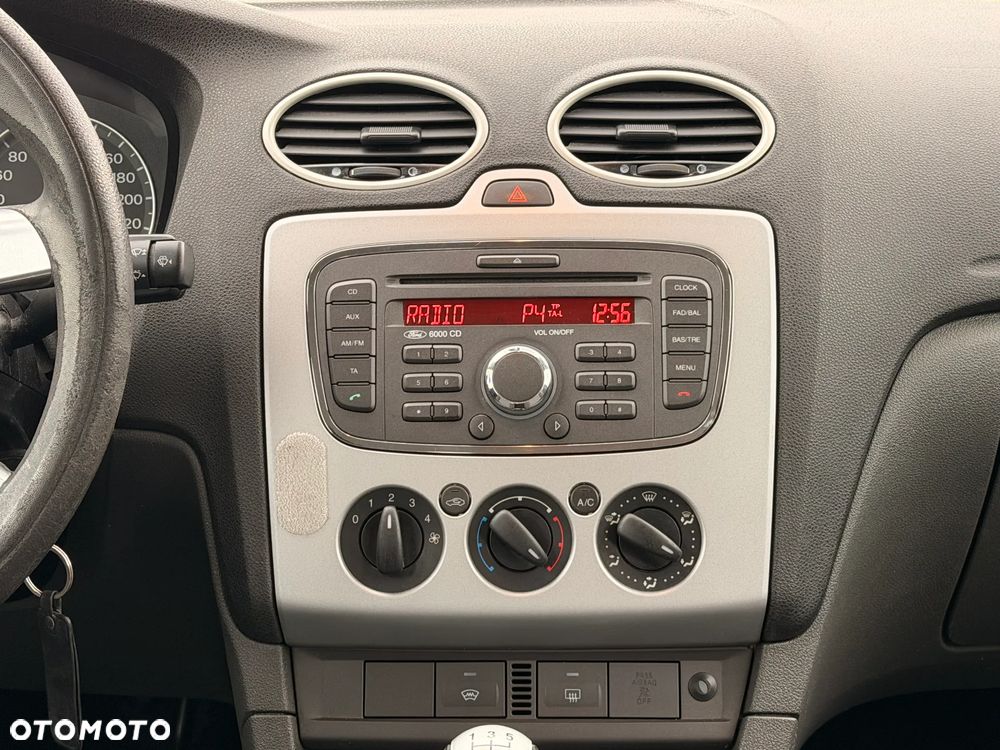 Ford Focus 1.6 Ambiente - 12