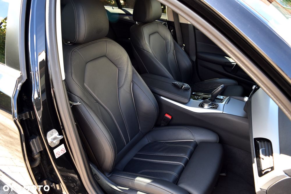 BMW Seria 5 520d Touring M Sport Edition - 16