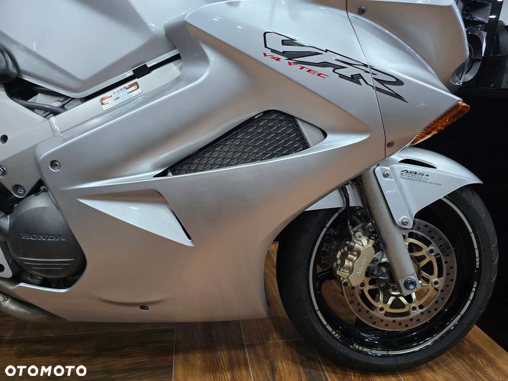 Honda VFR - 29