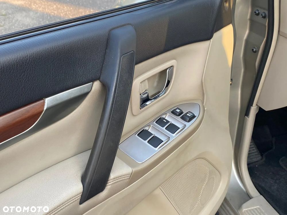 Mitsubishi Pajero 3.2 DID Instyle - 9