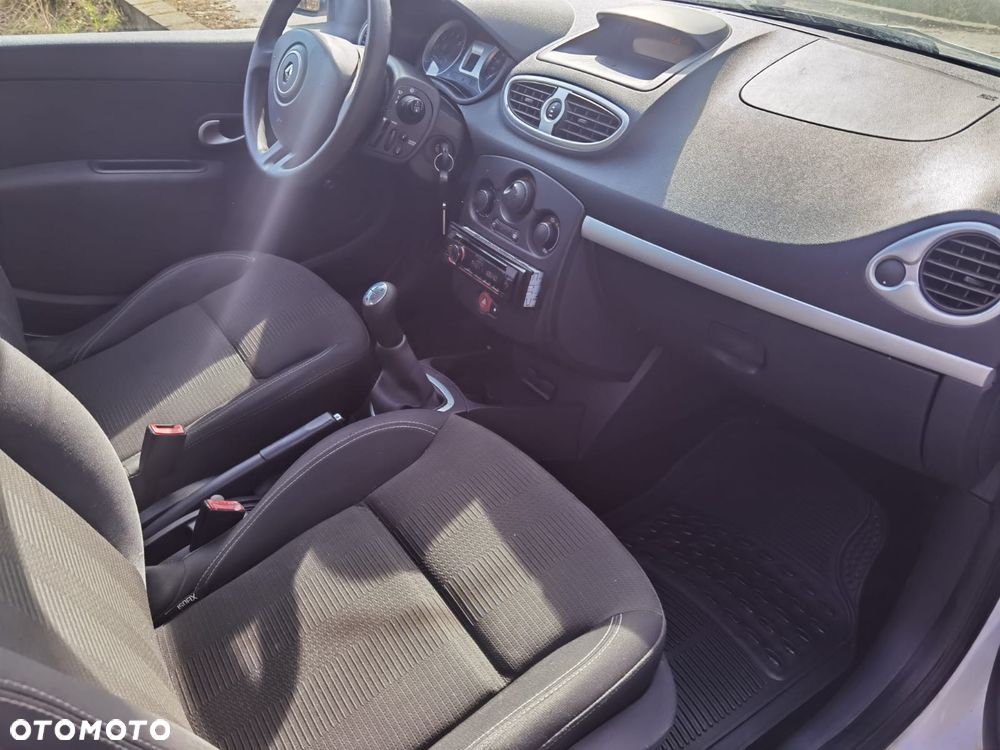 Renault Clio 1.2 16V 75 Expression - 7