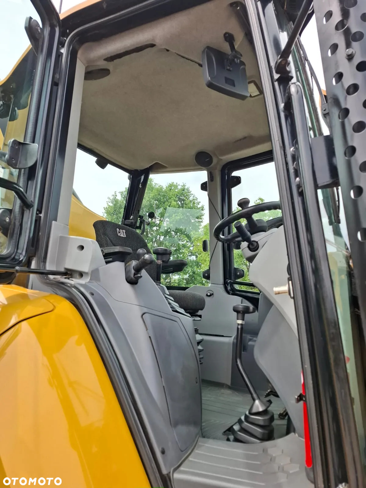Caterpillar 428F2 - 32