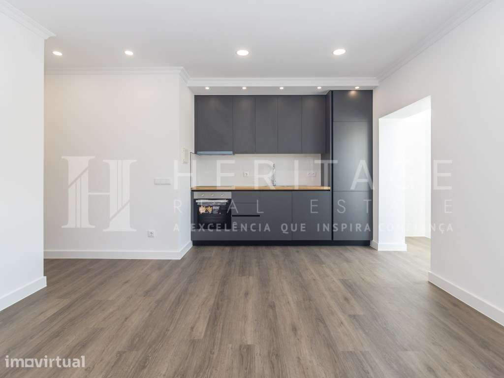 T2 totalmente remodelado na prestigiada Avenida do Bocage - Grande imagem: 3/43