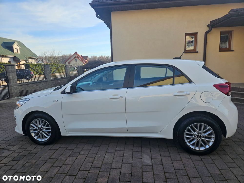 Kia Rio 1.4 L - 5
