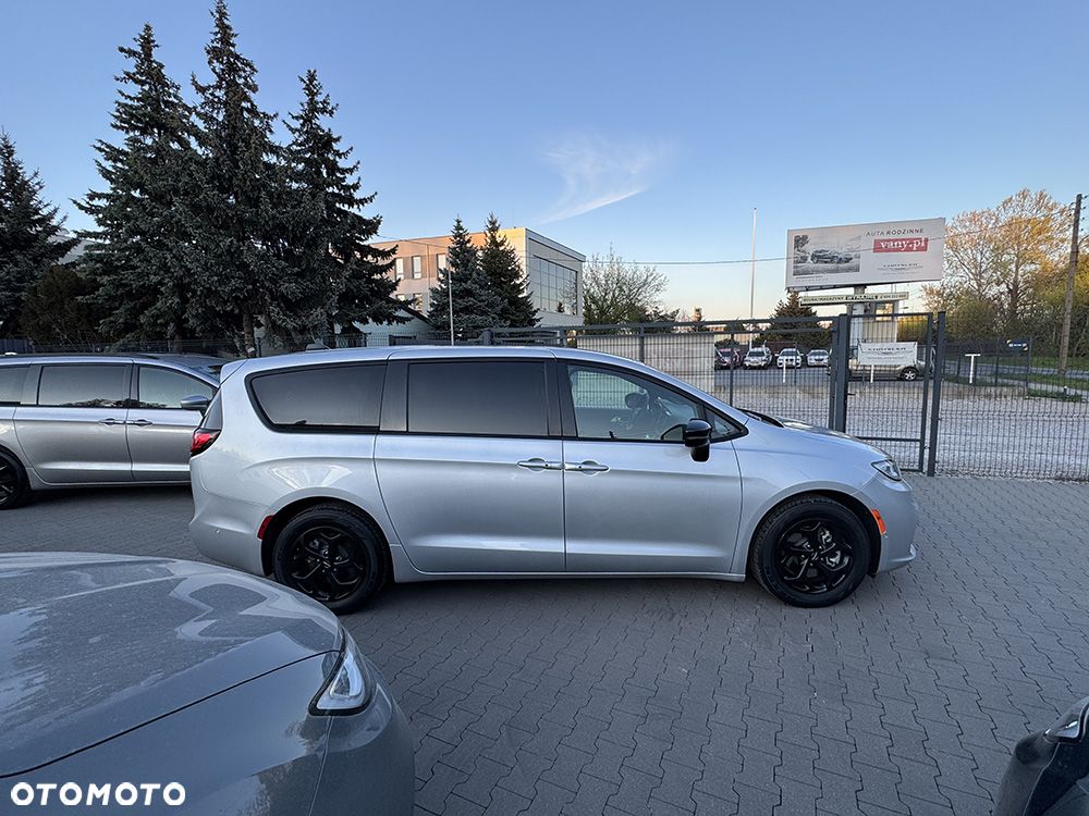 Chrysler Pacifica - 32
