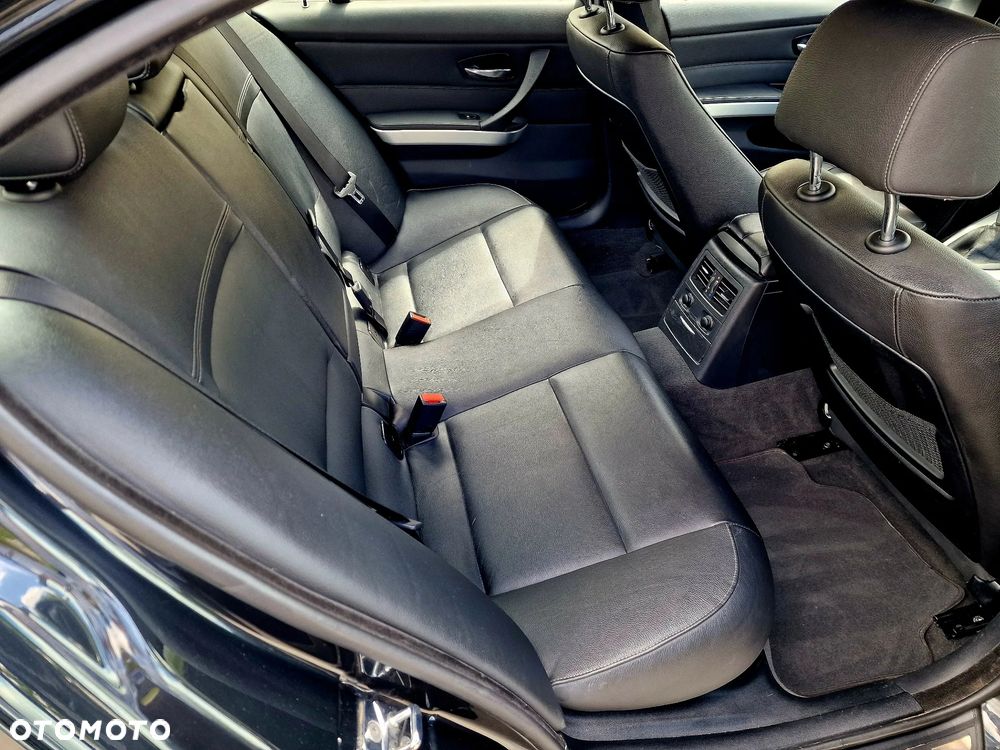 BMW Seria 3 320d xDrive - 12