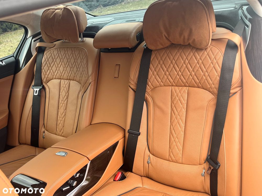 BMW Seria 7 - 16
