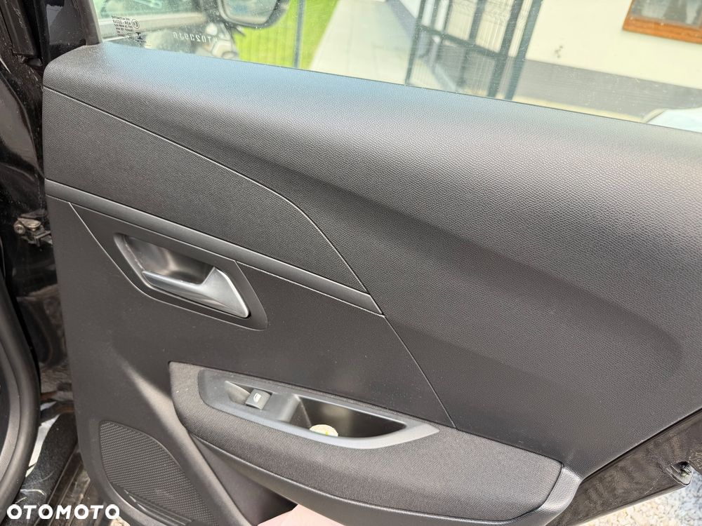 Peugeot 208 1.5 BlueHDi GT Pack S&S - 9