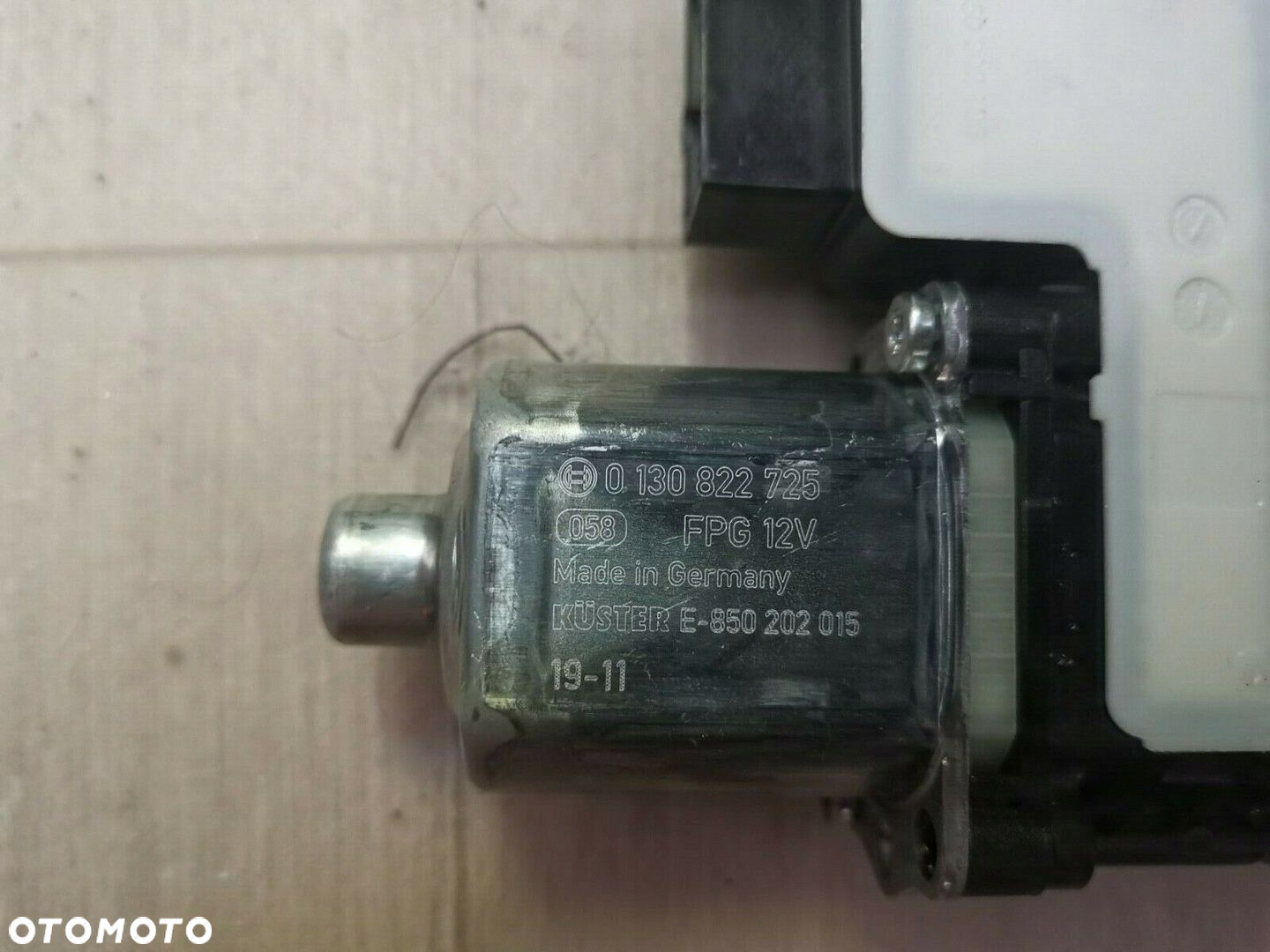 Skoda OE 5Q0959407A silniczek szyby - 3