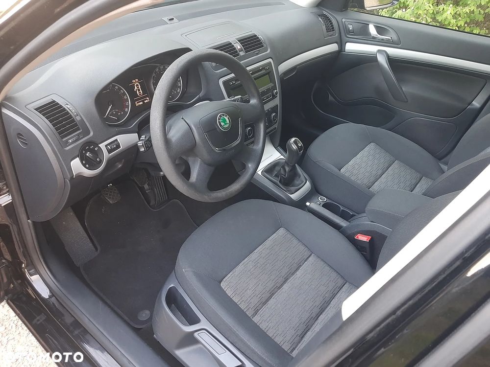Skoda Octavia 1.6 TDI DPF FAMILY - 8
