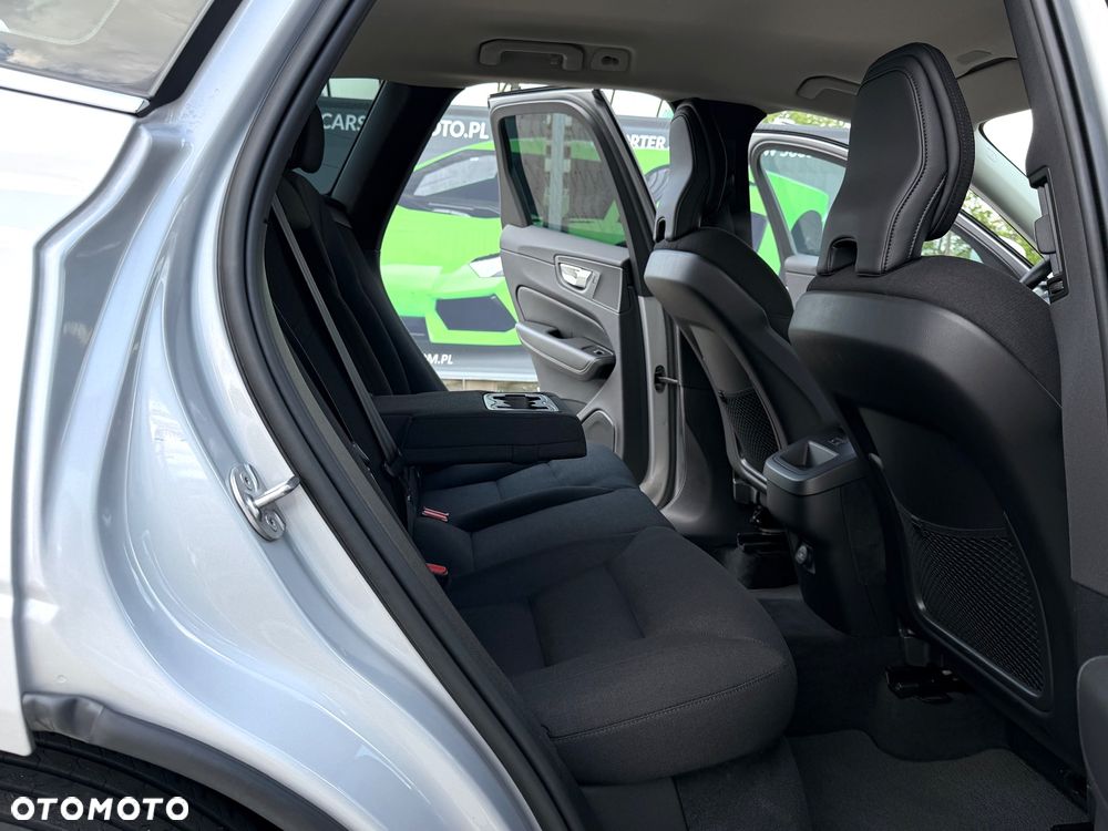 Volvo XC 60 B4 D Geartronic Momentum Pro - 32