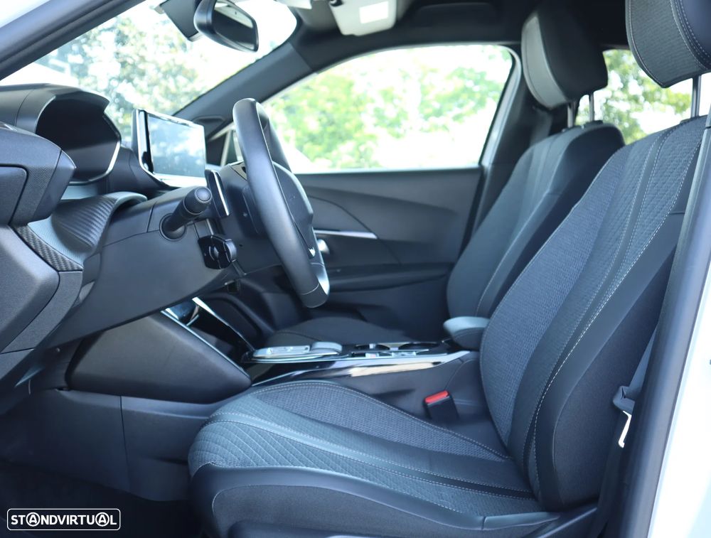 Peugeot 2008 1.2 Hybrid Allure e-DCS6 - 27