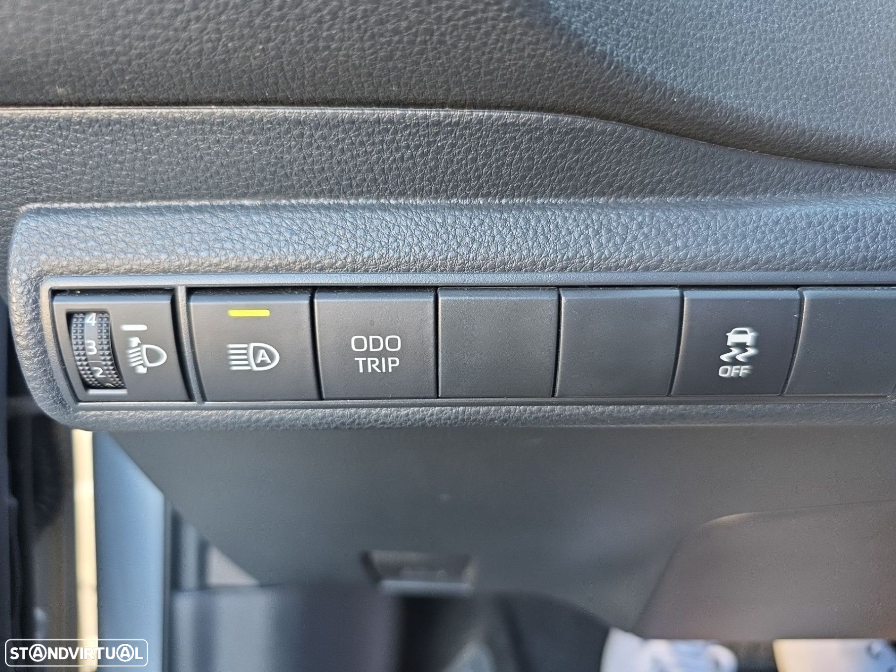 Toyota Corolla 1.8 Hybrid Comfort Plus - 22