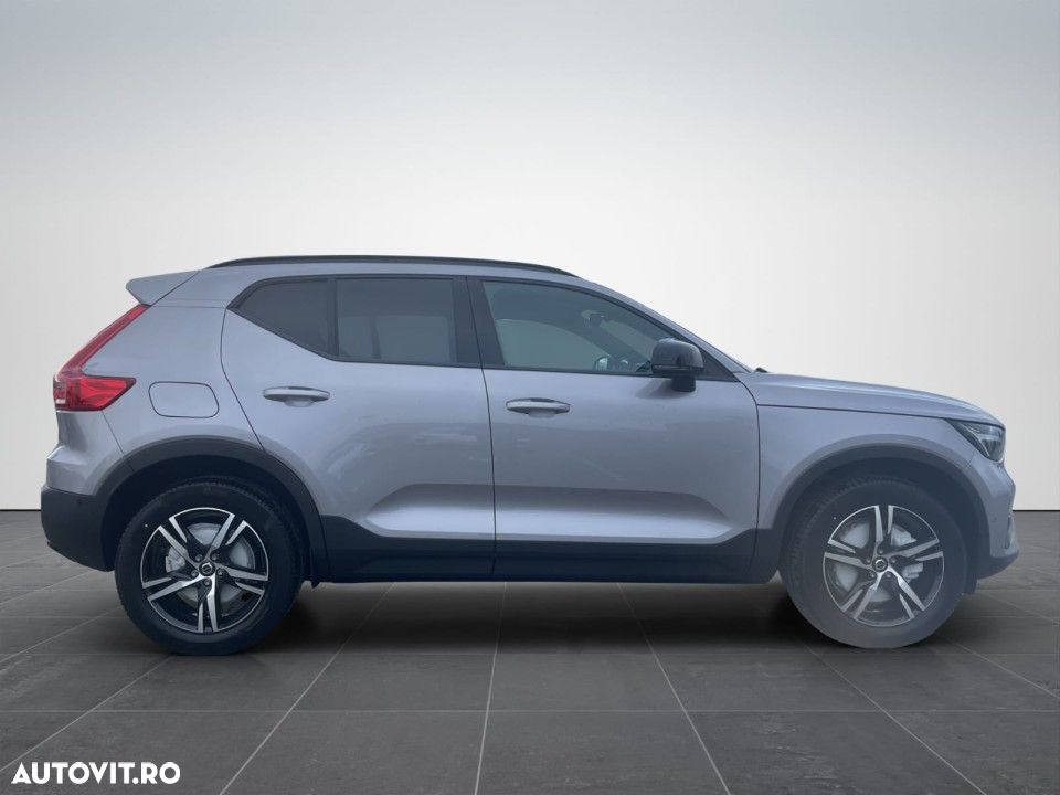 Volvo XC 40 B4 AT FWD MHEV Plus Dark - 7