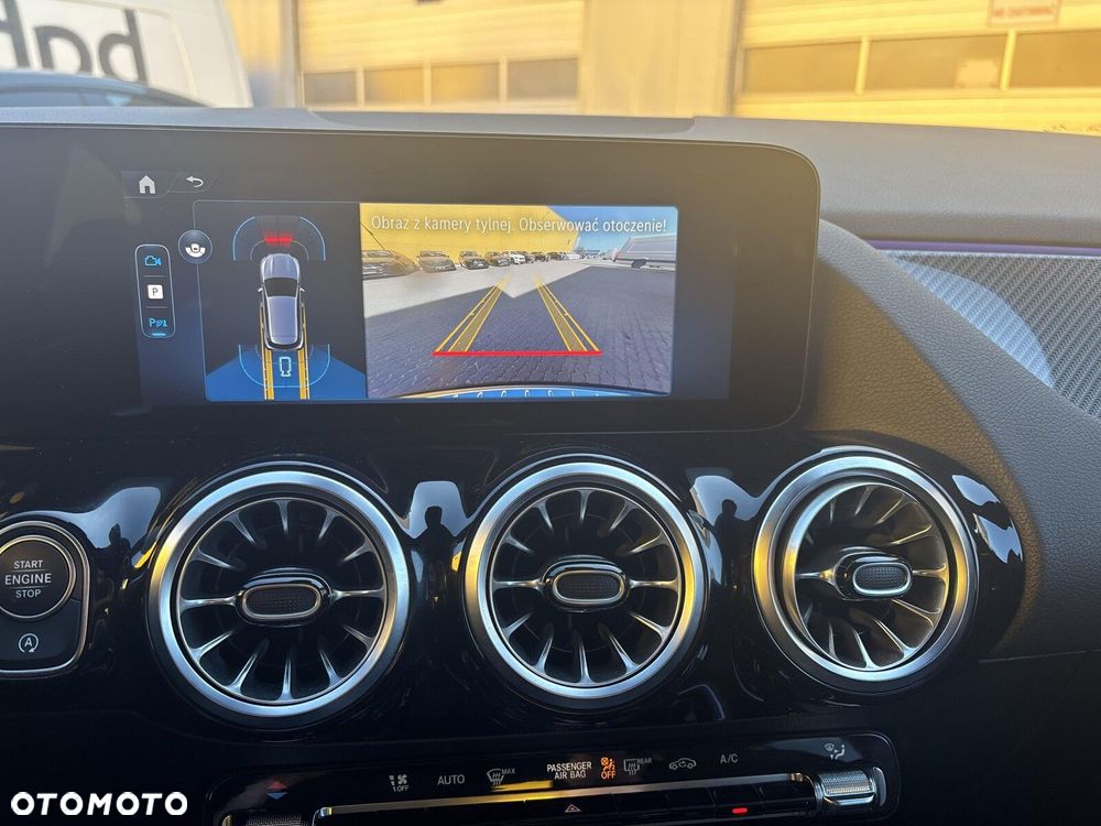 Mercedes-Benz GLA - 22