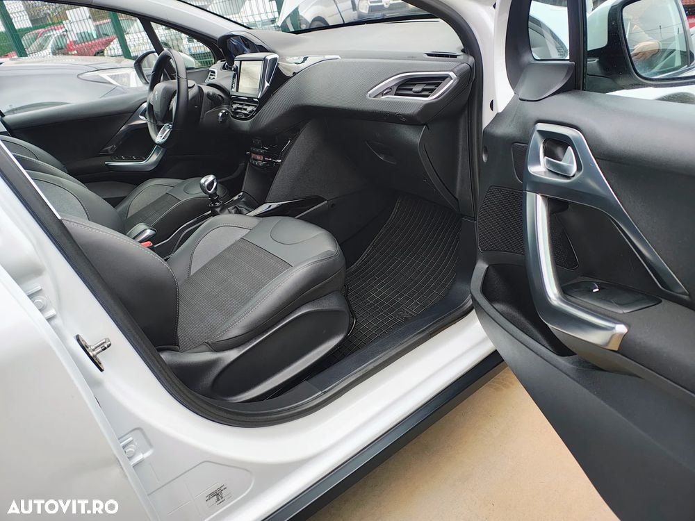 Peugeot 2008 PureTech 130 GPF Stop&Start Allure - 17