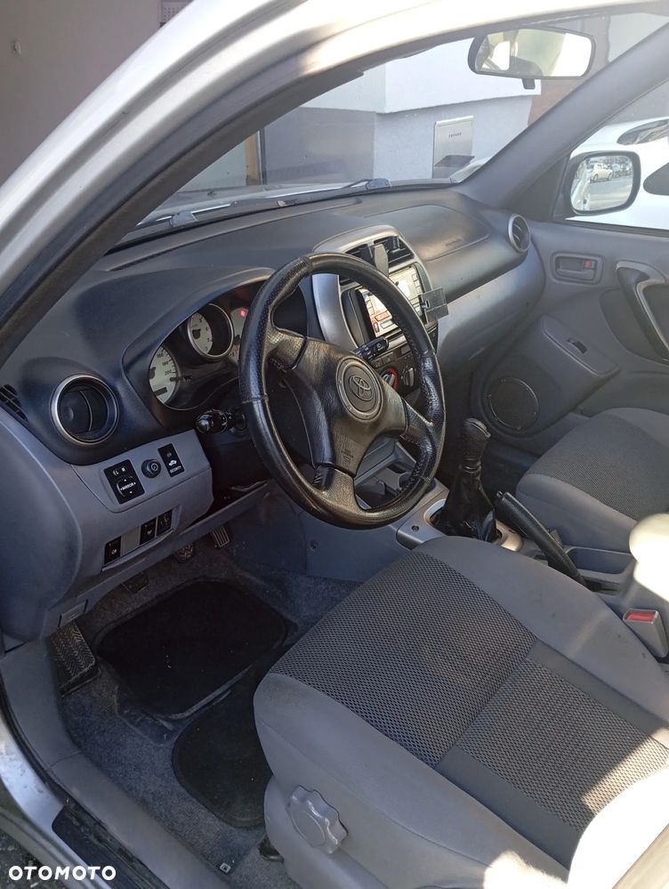Toyota RAV4 D-4D 4x4 - 5