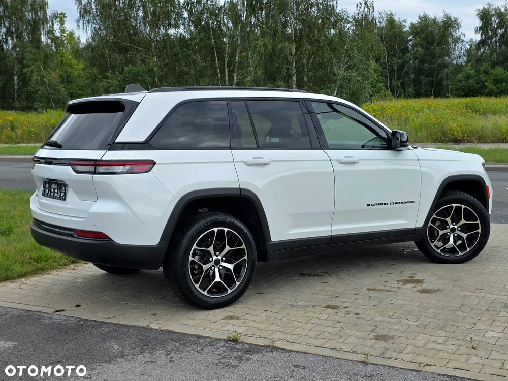 Jeep Grand Cherokee - 11