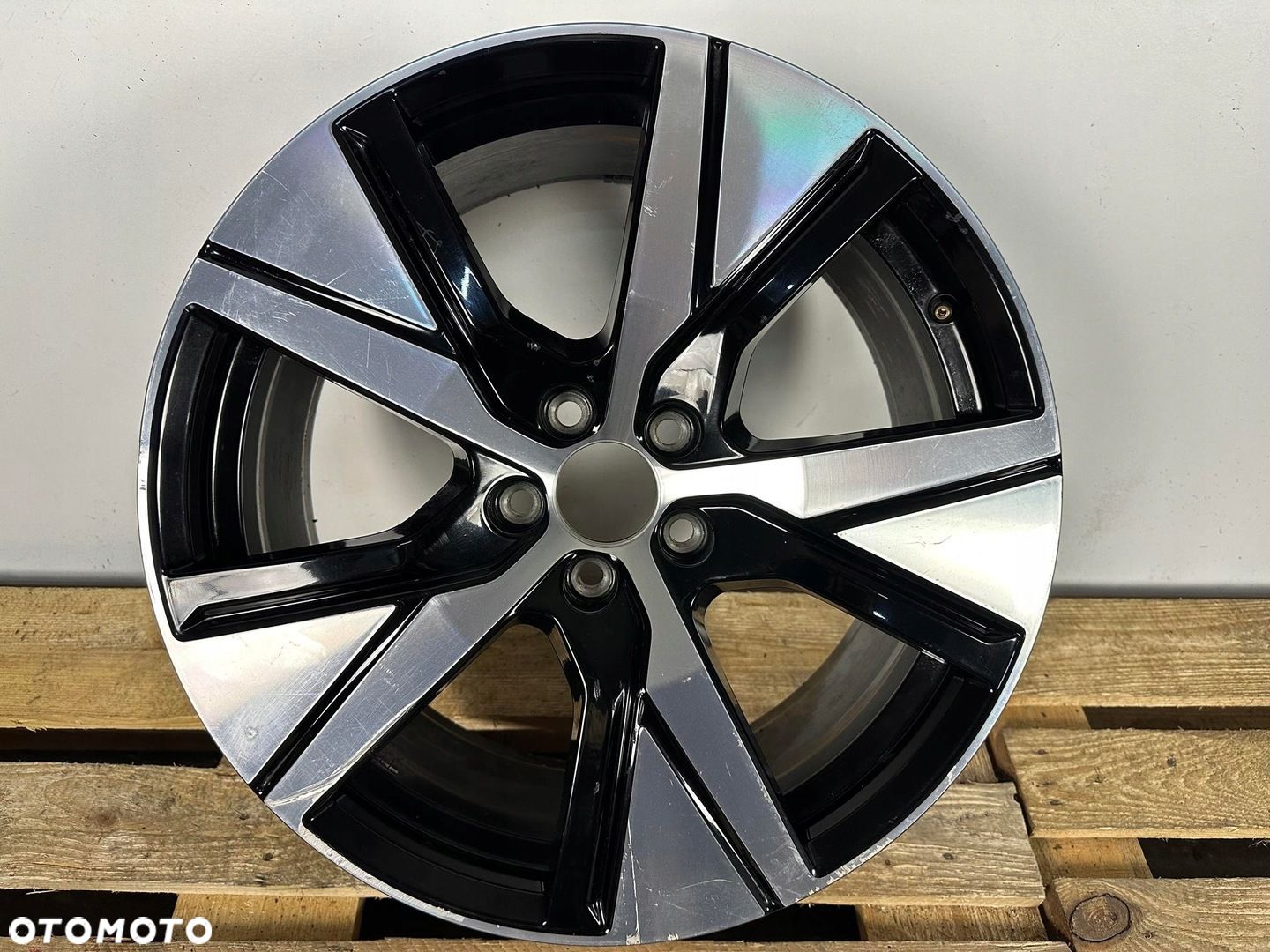 FELGA ALUMINIOWA VOLVO XC40 XC-40 19" 8.5 32134537 CALA LADNA - 1