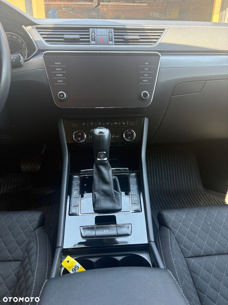 Skoda Superb 2.0 TDI Style DSG - 8