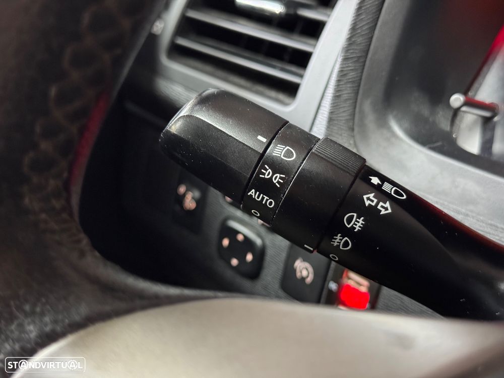 Toyota Avensis SW 2.0 D-4D Exclusive +Pele+GPS - 26