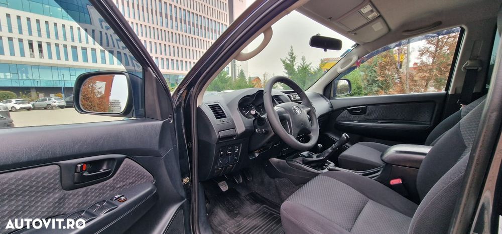 Toyota Hilux 4x4 Double Cab - 6