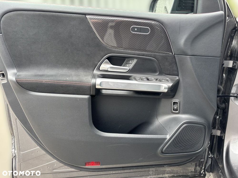 Mercedes-Benz GLB - 15