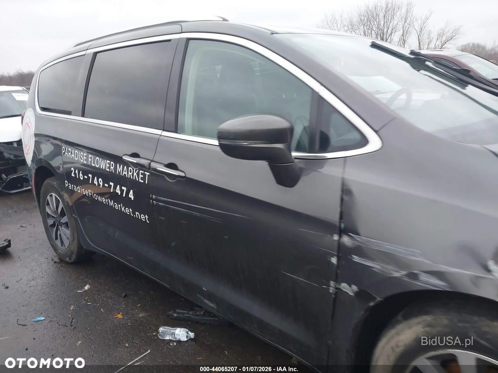 Chrysler Pacifica - 2