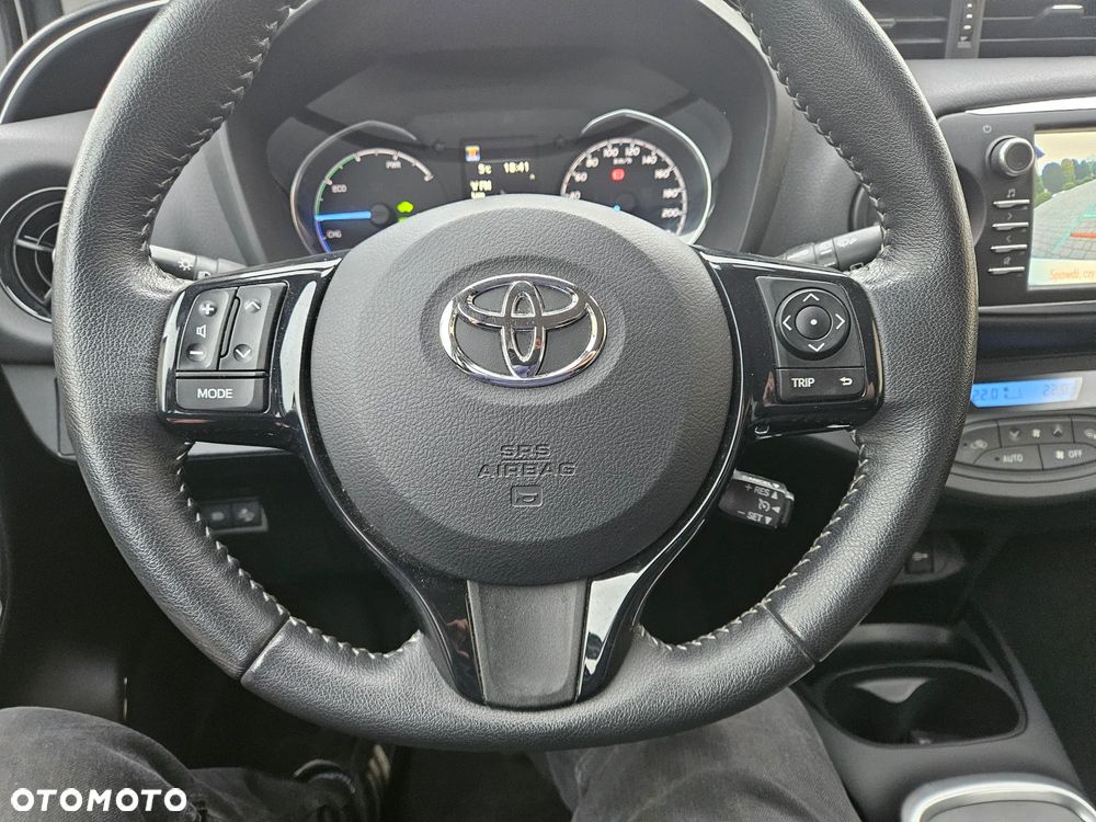 Toyota Yaris Hybrid 100 Selection - 24