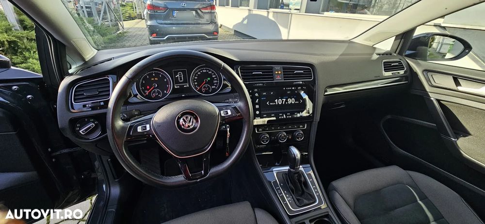 Volkswagen Golf - 11