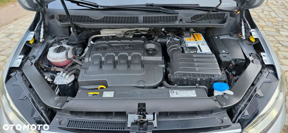 Volkswagen Touran 2.0 TDI SCR Highline - 23
