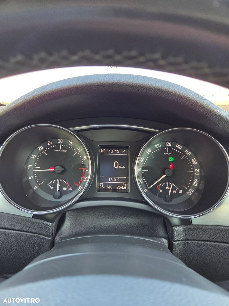 Skoda Superb 2.0 TDI Elegance DSG - 11