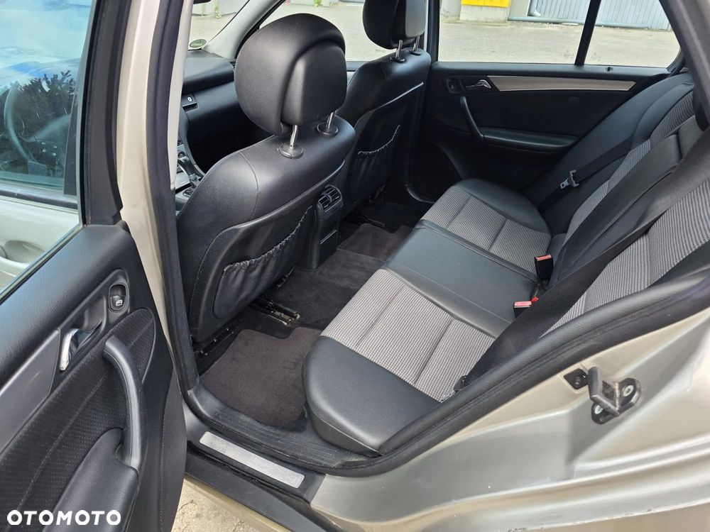Mercedes-Benz Klasa C 220 T CDI Avantgarde - 4