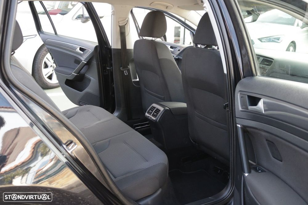 VW Golf Variant 1.6 TDi Confortline - 23