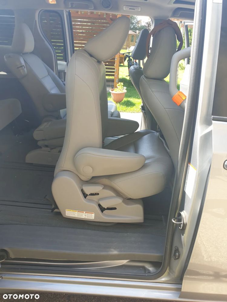 Toyota Sienna 3.5 V6 - 7