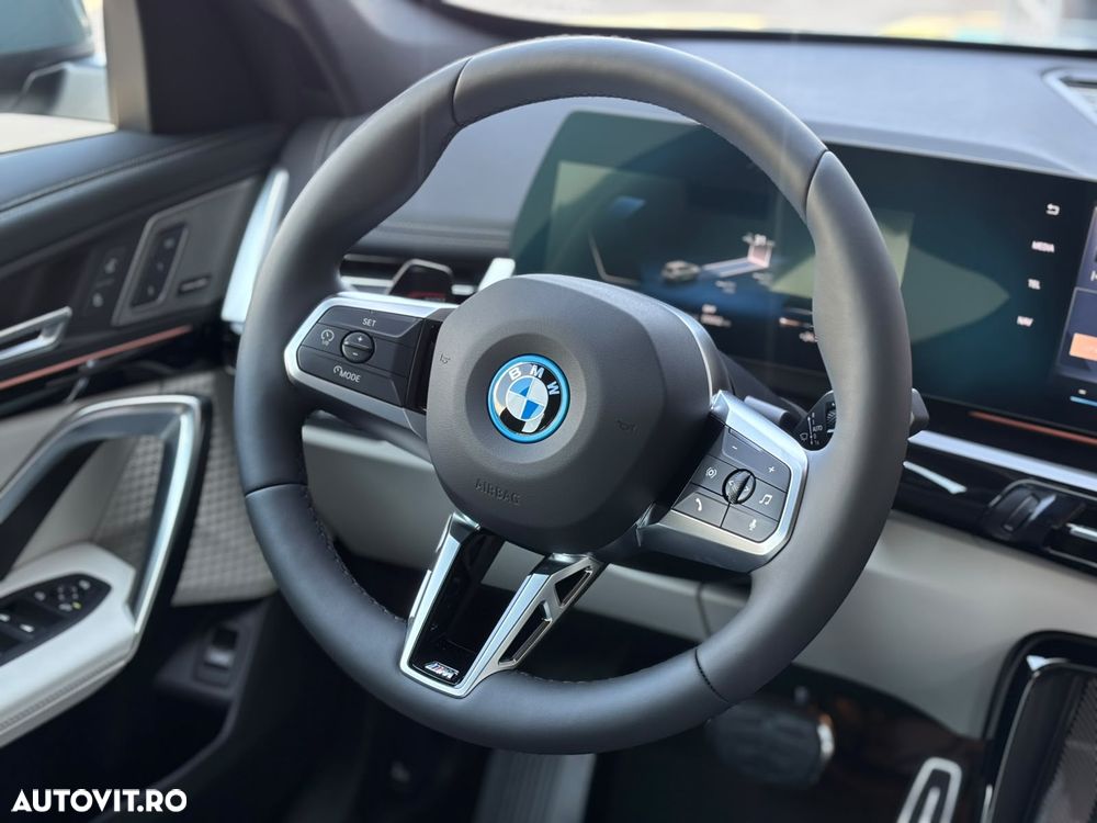 BMW iX1 xDrive30 M Sportpaket - 11