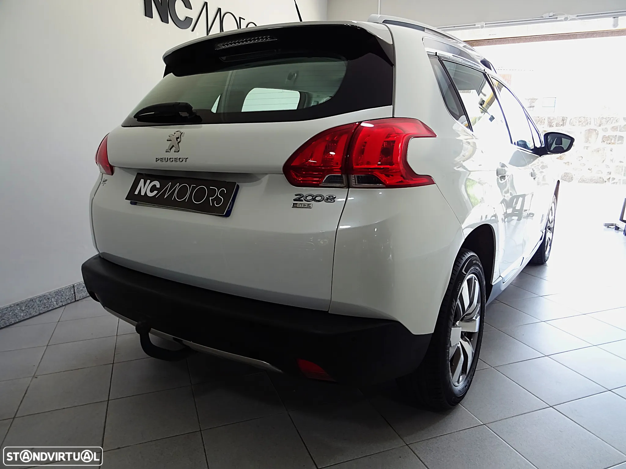 Peugeot 2008 1.2 PureTech Allure - 6