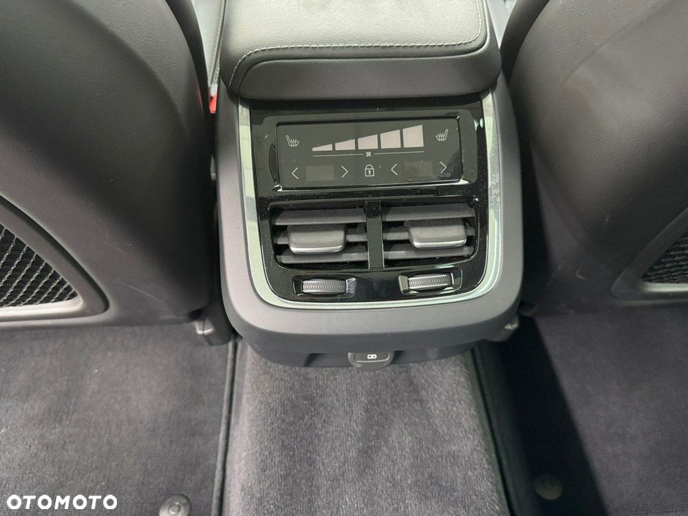 Volvo V60 B4 B DKG Ultra Dark - 8