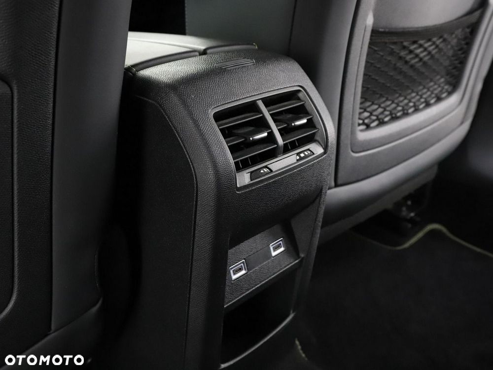 Peugeot 408 1.6 Plug-In Hybrid 225 GT EAT8 - 41