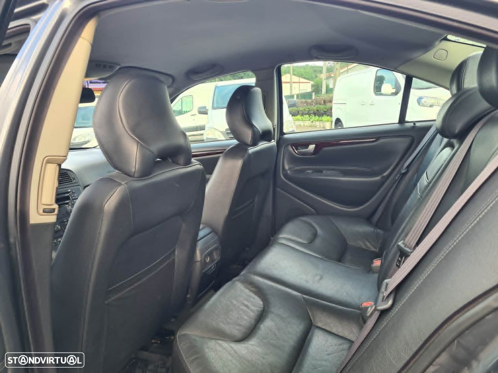 Volvo S60 2.4 D5 Nivel 3 - 6