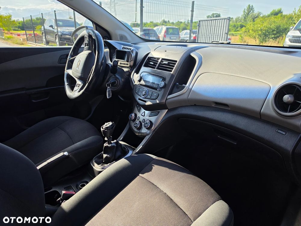 Chevrolet Aveo 1.2 LT - 12