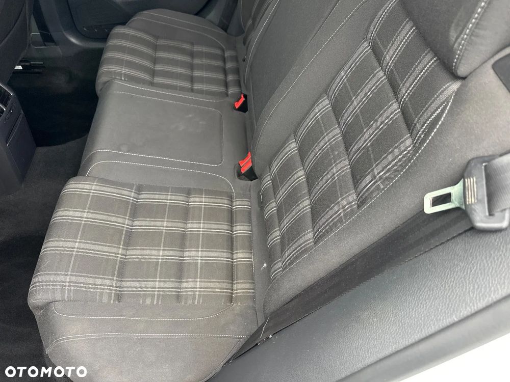 Volkswagen Golf 2.0 TDI GTD - 17