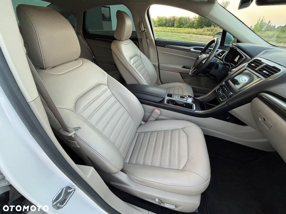 Ford Fusion 2.0 EcoBoost Titanium - 14