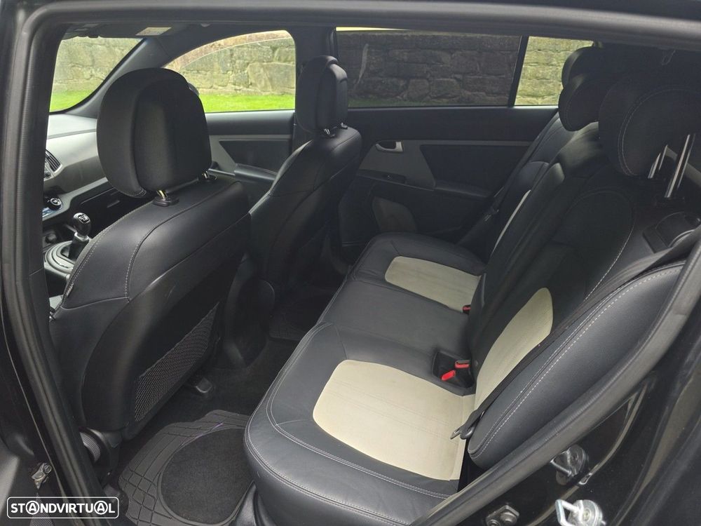 Kia Sportage 1.7 CRDI ISG Nav Line - 9