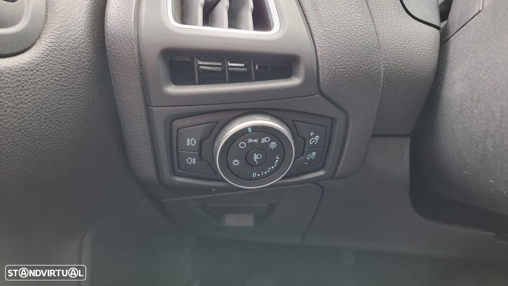 Ford Focus 1.0 EcoBoost Titanium - 18